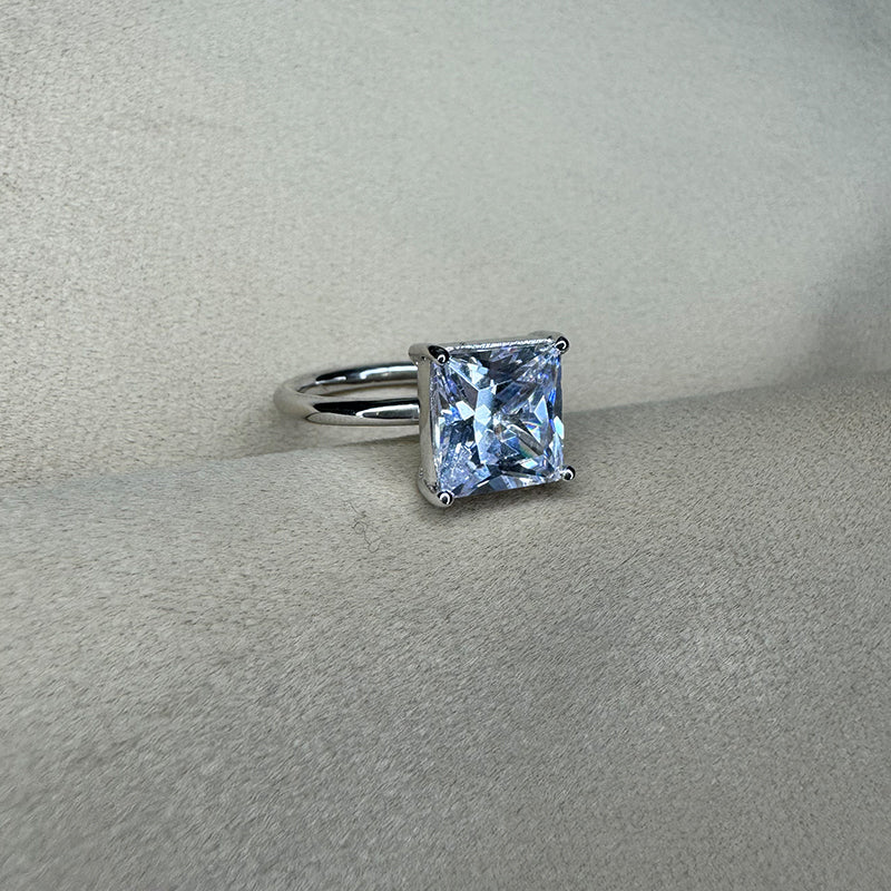 Regal Simplicity: The Solitaire Princes Ring